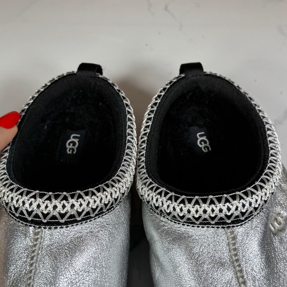 UGG Classic Metallic Slip On Mule Clog Shoes Women Silver Size 6 - Picture 3 of 15